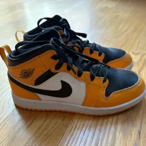 Nike Air Jordan 1 Kids in Taxi Cab Yellow