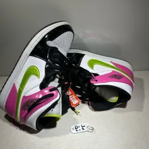 Nike Air Jordan 1 Mid SE Men's Size 10 US Cyber Pink CZ9834-100 Athletic Shoes
