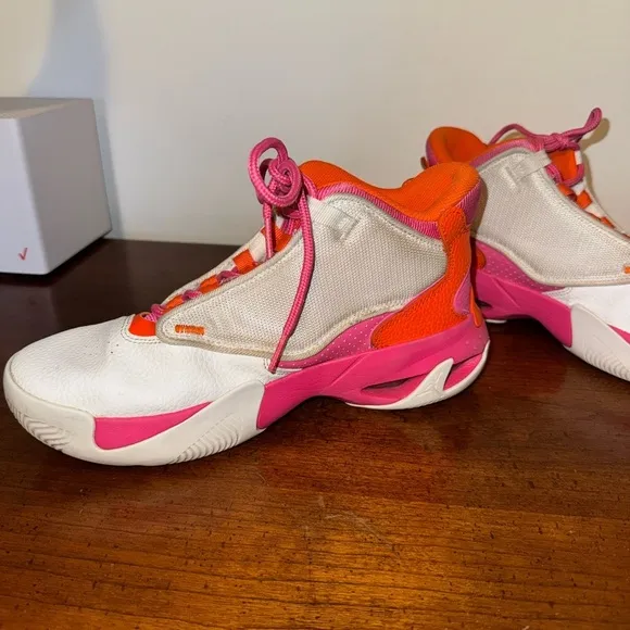 Nike Air Jordan Max Aura 4 Girls Athletic Shoes Sneakers DV0490-168 Size 6.5Y
