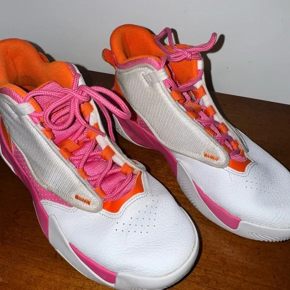 Nike Air Jordan Max Aura 4 Girls Athletic Shoes Sneakers DV0490-168 Size 6.5Y