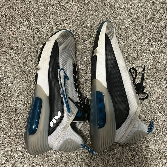Nike Air Max 2090 Green Abyss Athletic Shoes White