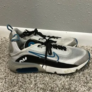 Nike Air Max 2090 Green Abyss Athletic Shoes White