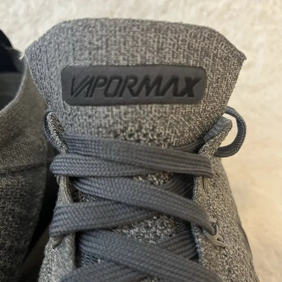 Nike Air VaporMax Mens Size 10 Athletic Shoes Wolf Grey Black Flyknit 942842-002