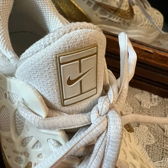 NIKE Air Zoom Cage 3 HC Phantom and Metallic Gold Sneakers Women's Size 7.5 EUC