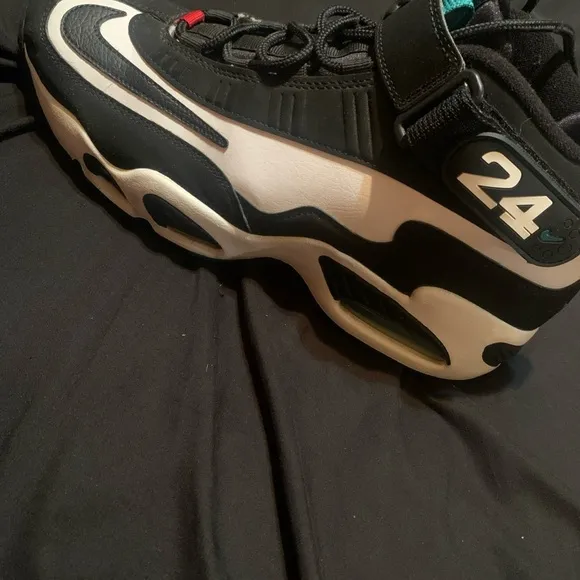 Nike Athletic Shoes Black and Teal