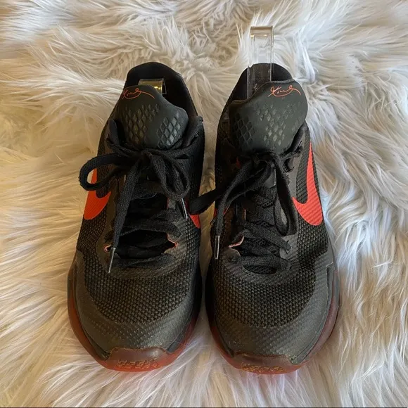 Nike black &amp; red size 5.5 Y youth athletic shoes