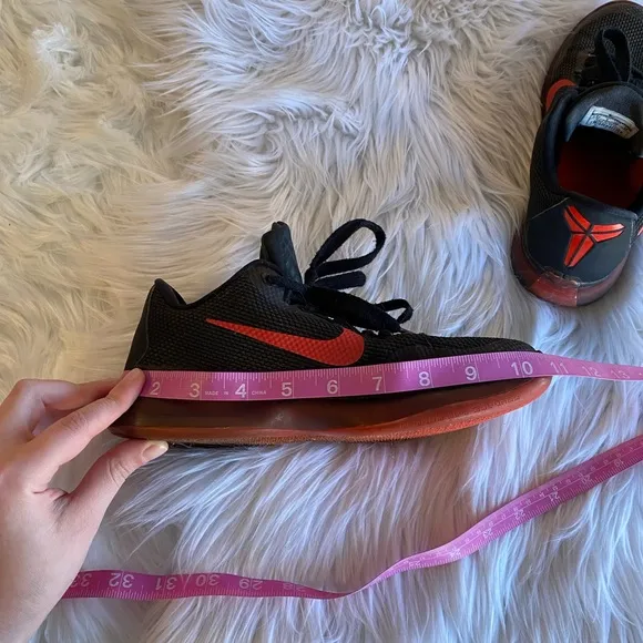 Nike black &amp; red size 5.5 Y youth athletic shoes