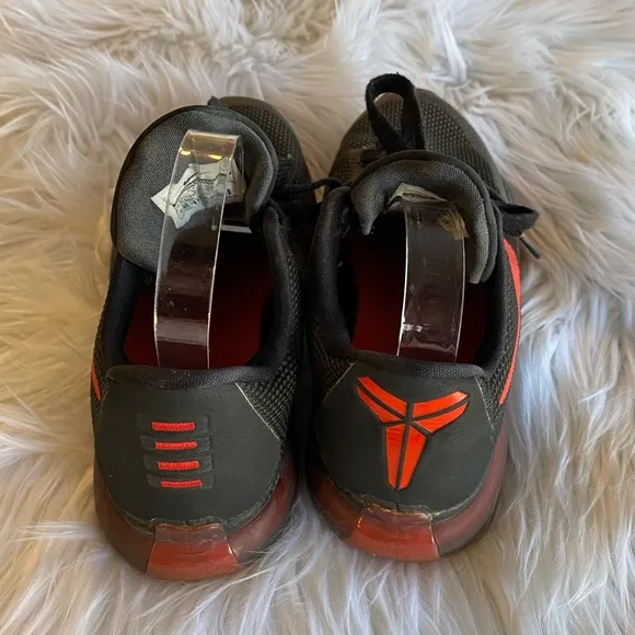 Nike black &amp; red size 5.5 Y youth athletic shoes
