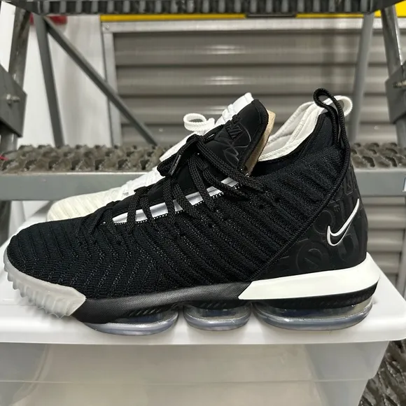 Nike Black and White Athletic Shoes with Air Max Cushioning