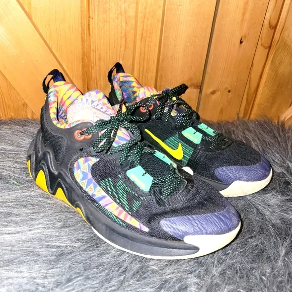 Nike Gianni’s size Youth 6.5  basketball shoes