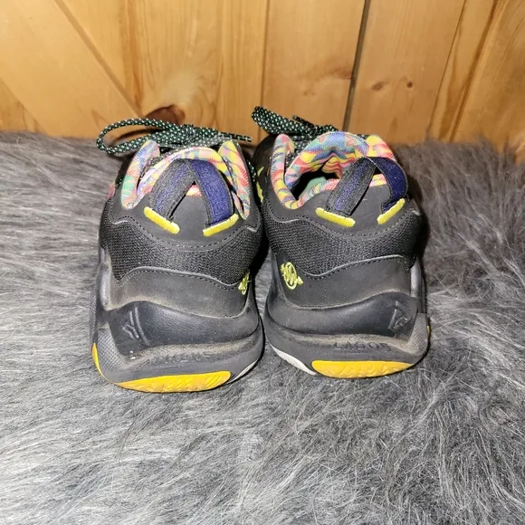 Nike Gianni’s size Youth 6.5  basketball shoes
