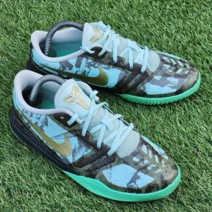 Nike Kobe Mentality GS - Kids Sneakers - SIZE 7Y