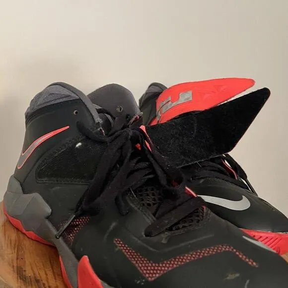 Nike LeBron Zoom Soldier 7 Mens Sz 8 US Black Athletic Shoes Sneakers 599264-003