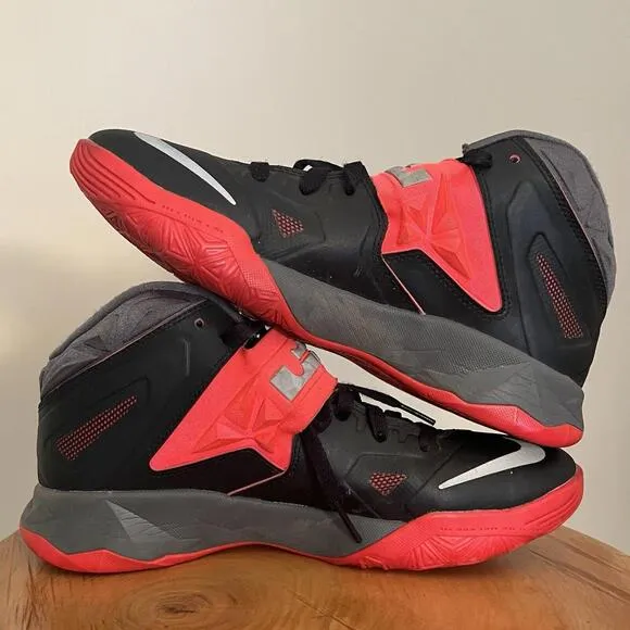 Nike LeBron Zoom Soldier 7 Mens Sz 8 US Black Athletic Shoes Sneakers 599264-003