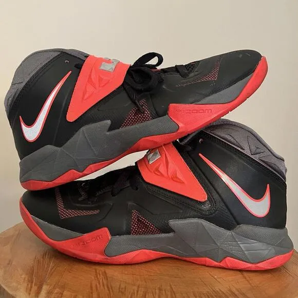 Nike LeBron Zoom Soldier 7 Mens Sz 8 US Black Athletic Shoes Sneakers 599264-003