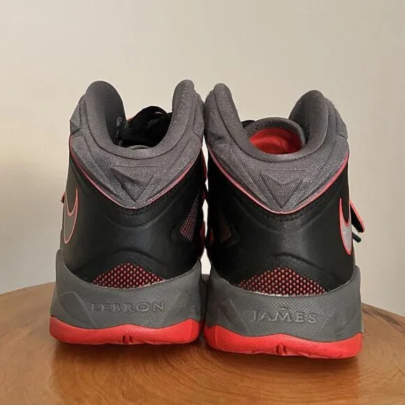 Nike LeBron Zoom Soldier 7 Mens Sz 8 US Black Athletic Shoes Sneakers 599264-003