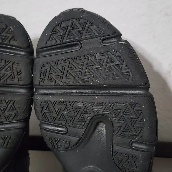 Nike Legend Essential 2 Men's Athletic Shoes Size 11 Black