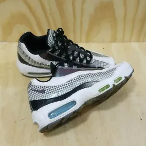 NIKE Men's Athletic AIR MAX 95 LV8 SHOES Men's sz 8.5 / Wmn's sz 10