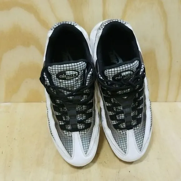 NIKE Men's Athletic AIR MAX 95 LV8 SHOES Men's sz 8.5 / Wmn's sz 10