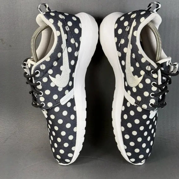 Nike Men's Roshe One NM QS 'Polka Dot athletic sneaker shoes size 9.5