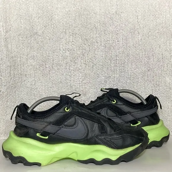 Nike TC 7900 Womens Black Ghost Green Running Athletic Sneakers Shoes SZ US 8.5