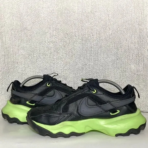 Nike TC 7900 Womens Black Ghost Green Running Athletic Sneakers Shoes SZ US 8.5