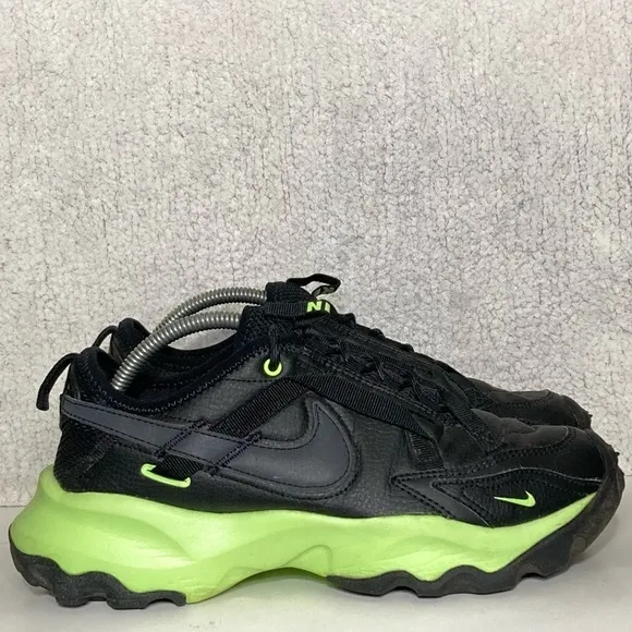 Nike TC 7900 Womens Black Ghost Green Running Athletic Sneakers Shoes SZ US 8.5