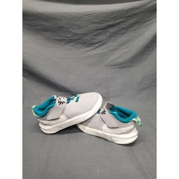 Nike Toddler Team Hustle D 10 LIL Sneakers White Gray Slip On Size 7 NEW IN BOX