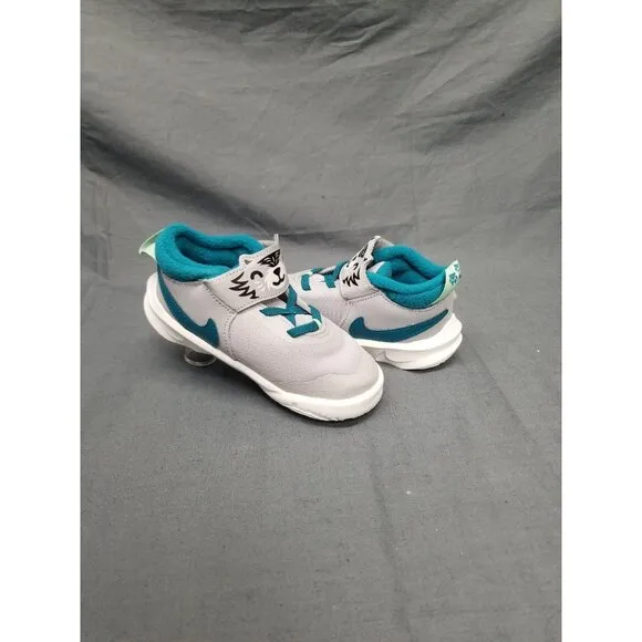 Nike Toddler Team Hustle D 10 LIL Sneakers White Gray Slip On Size 7 NEW IN BOX