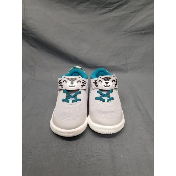 Nike Toddler Team Hustle D 10 LIL Sneakers White Gray Slip On Size 7 NEW IN BOX