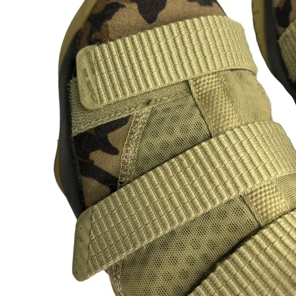 Nike Zoom Athletic Shoes Lebron Soldier 11 Camo Boys Size 6 Youth