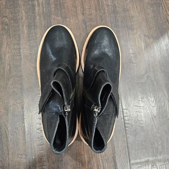 NWOB Eileen Fisher Cargo Ankle Boots Sz 9