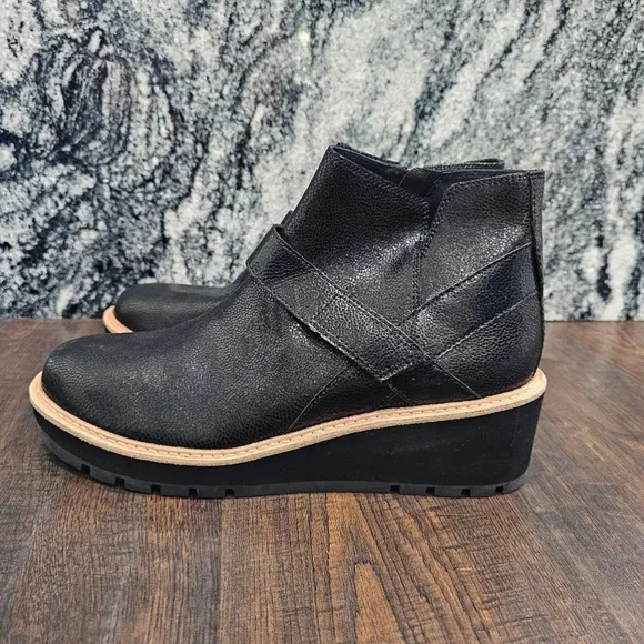 NWOB Eileen Fisher Cargo Ankle Boots Sz 9