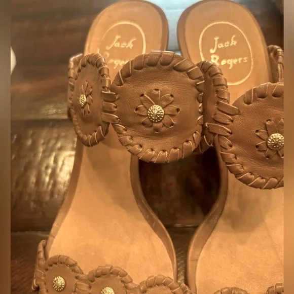 NWOB Jack Rodger’s tan with gold accent mid heel sandals- 9 (RUNS SMALL!!)