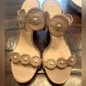 NWOB Jack Rodger’s tan with gold accent mid heel sandals- 9 (RUNS SMALL!!)