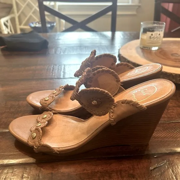 NWOB Jack Rodger’s tan with gold accent mid heel sandals- 9 (RUNS SMALL!!)