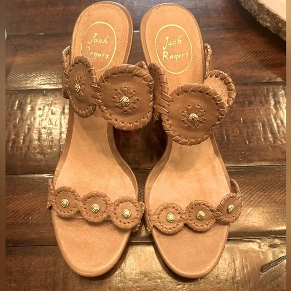 NWOB Jack Rodger’s tan with gold accent mid heel sandals- 9 (RUNS SMALL!!)