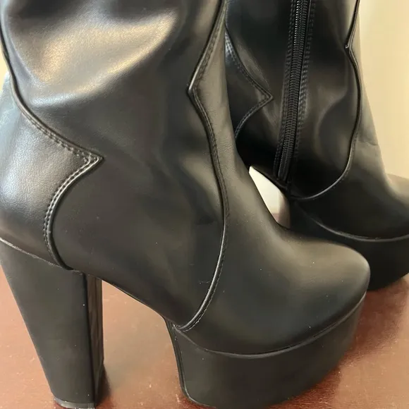 NWOT Lamoda LOVED UP platform boots black faux leather her size 9