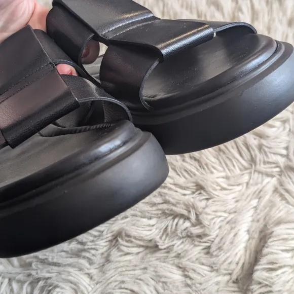 NWOT Vagabond Blenda Sandals in Black Leather