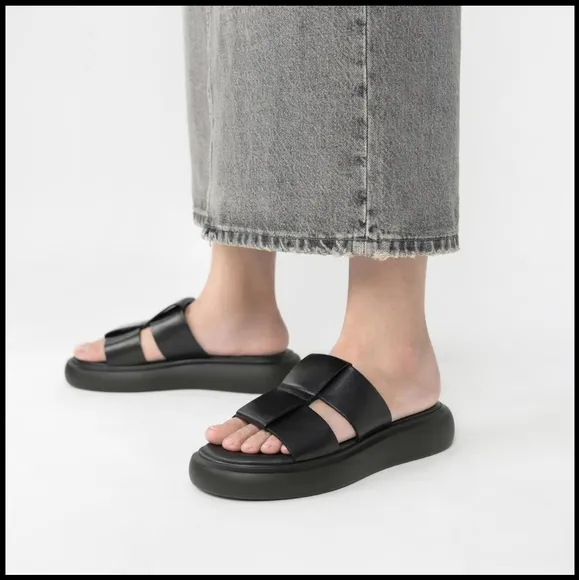 NWOT Vagabond Blenda Sandals in Black Leather
