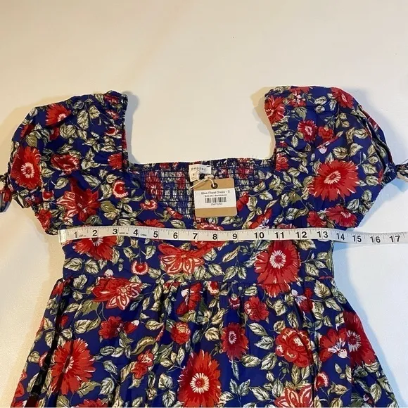 NWT Blu Pepper Size S Blue Red Floral Puff Sleeve Smocked Sweetheart Neck Dress