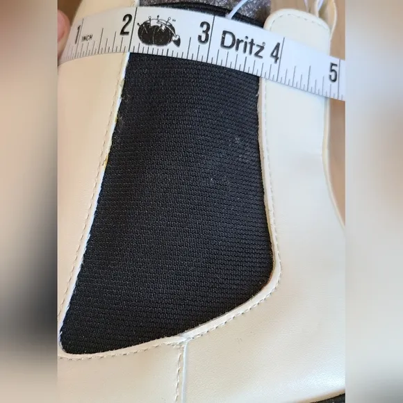 NWT MIA Womens Size 8.5M Gwyn Cream Leather Chelsea Boots Chunky Motocor…