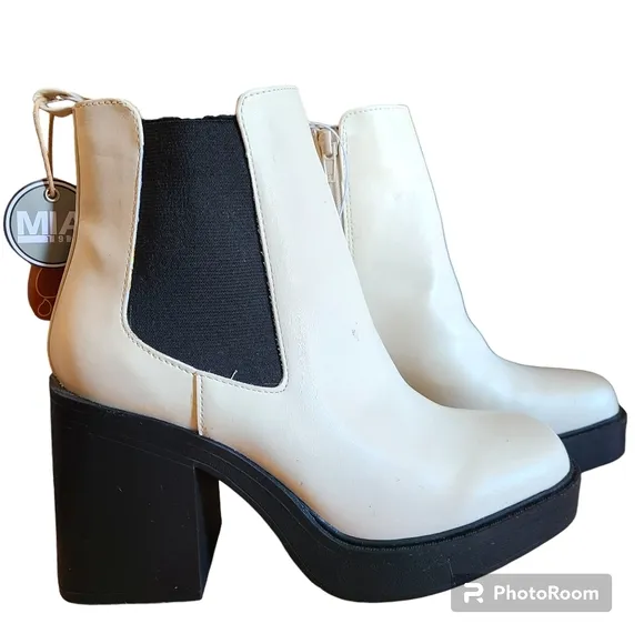 NWT MIA Womens Size 8.5M Gwyn Cream Leather Chelsea Boots Chunky Motocor…