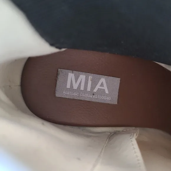 NWT MIA Womens Size 8.5M Gwyn Cream Leather Chelsea Boots Chunky Motocor…
