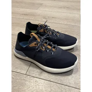 OluKai Kā‘anapali Golf Shoes Trench Blue Sea Ice Men’s Size 8 Casual Golf Shoes