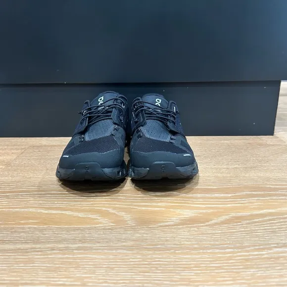 On Cloud 5 men’s size 7.5
