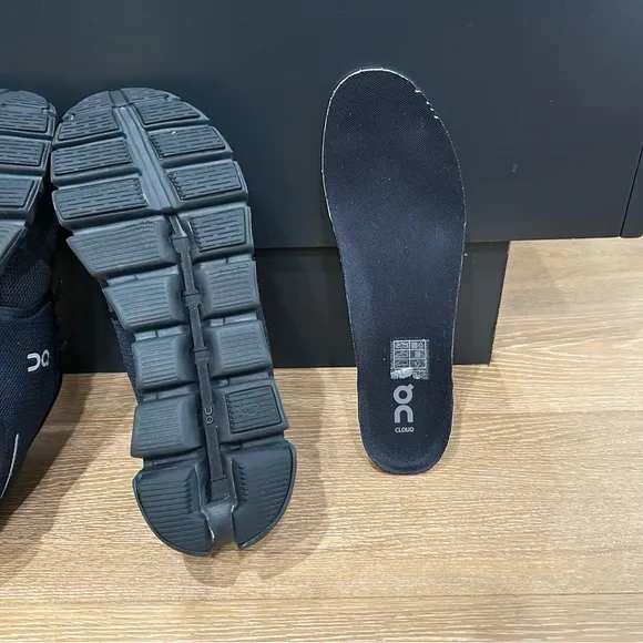 On Cloud 5 men’s size 7.5