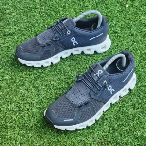 ON CLOUD 5 - Womens Running Shoes - SIZE 6.