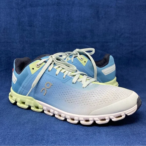 On cloud cloudflow women’s athletic running sneakers size 10 US pre owned