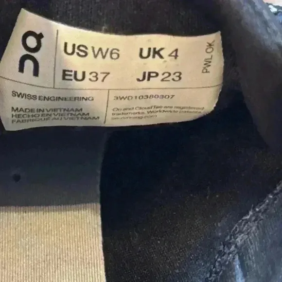 On Cloud cloudnova Flux women’s gray athletic running shoes size 6